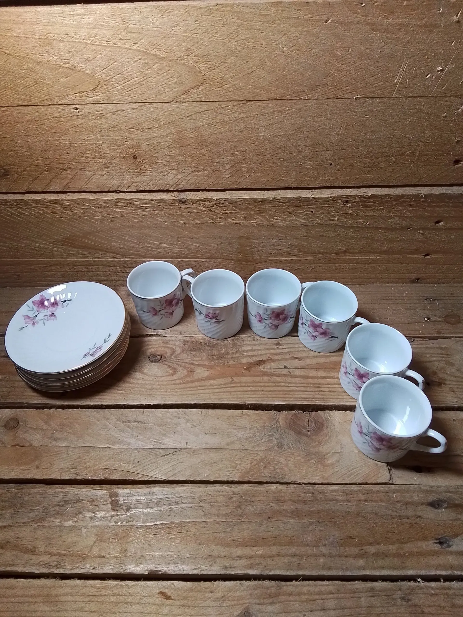 Tasses à café fleuries avec leurs coupelles – Image 2