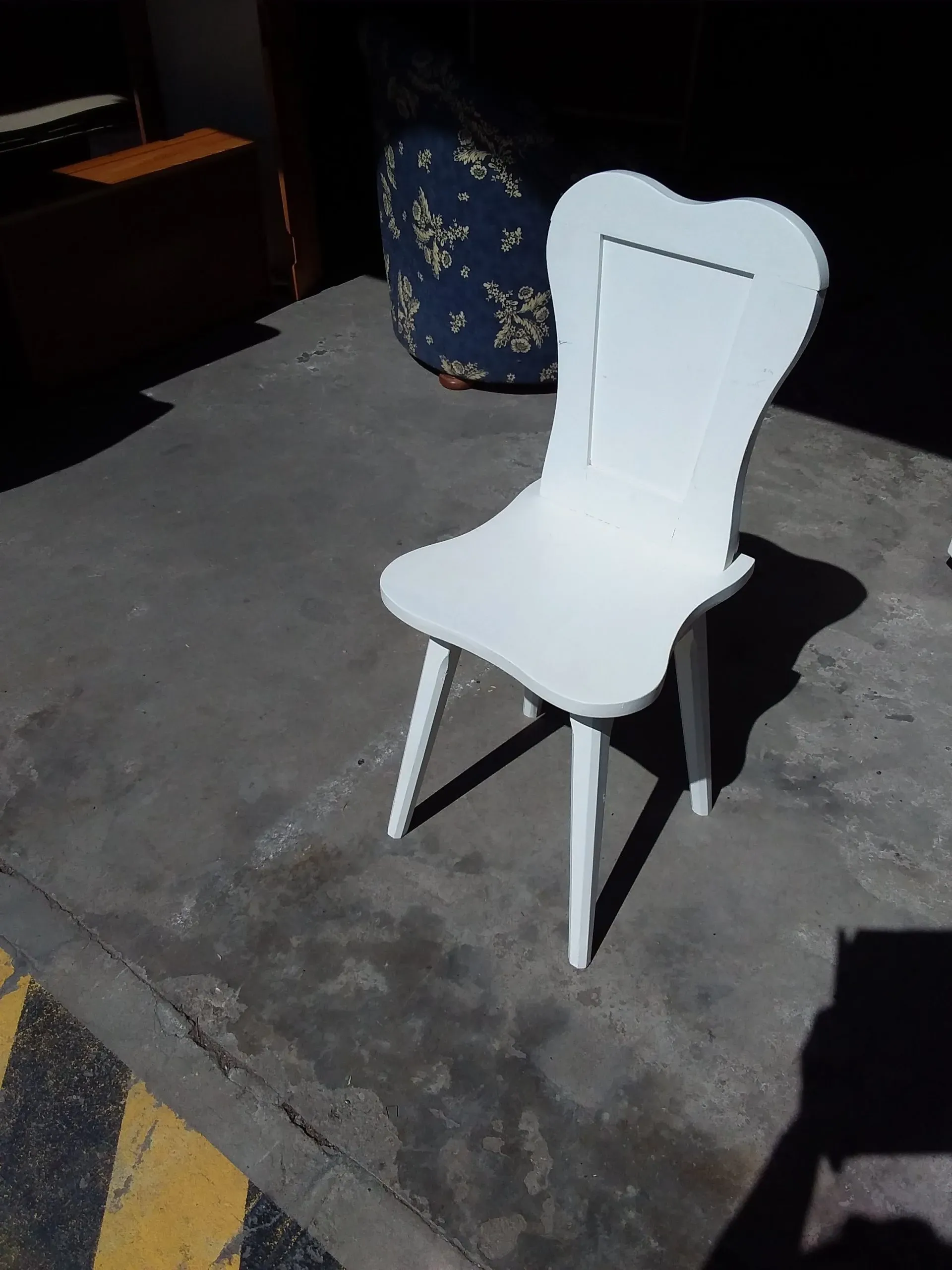 Chaise blanche en bois pour enfant